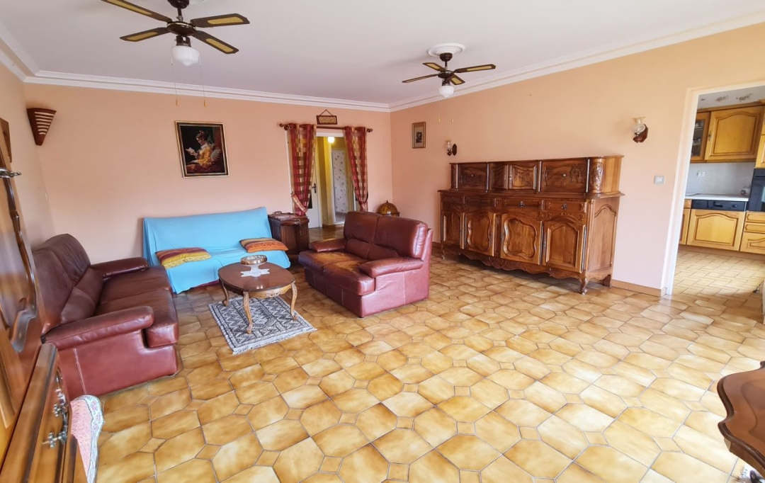 Annonces MONTELIMAR : Appartement | MONTELIMAR (26200) | 110 m2 | 159 000 &euro; 